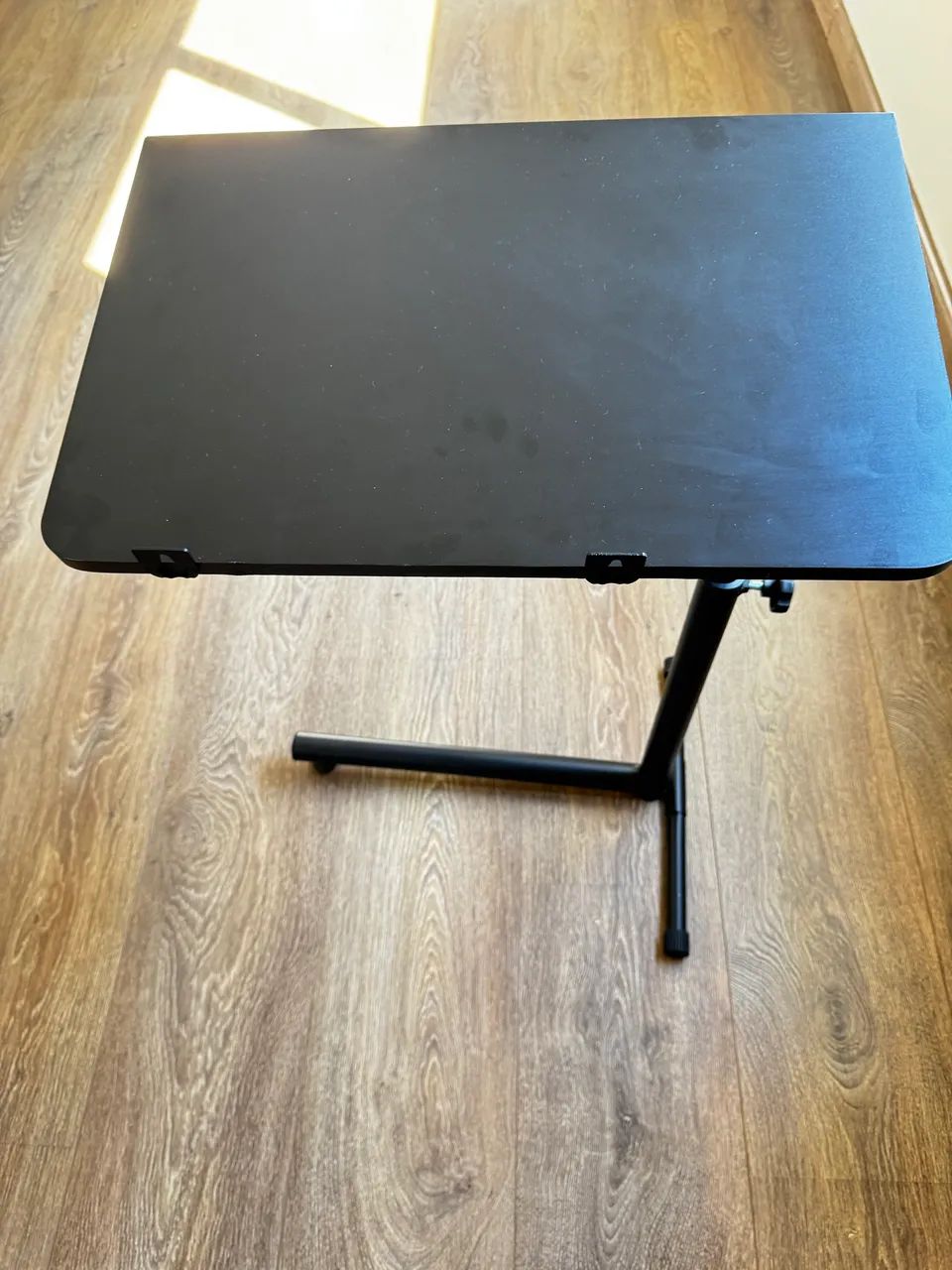 Mesa Auxiliar para notebook  giratória para apoio em sofá e cama