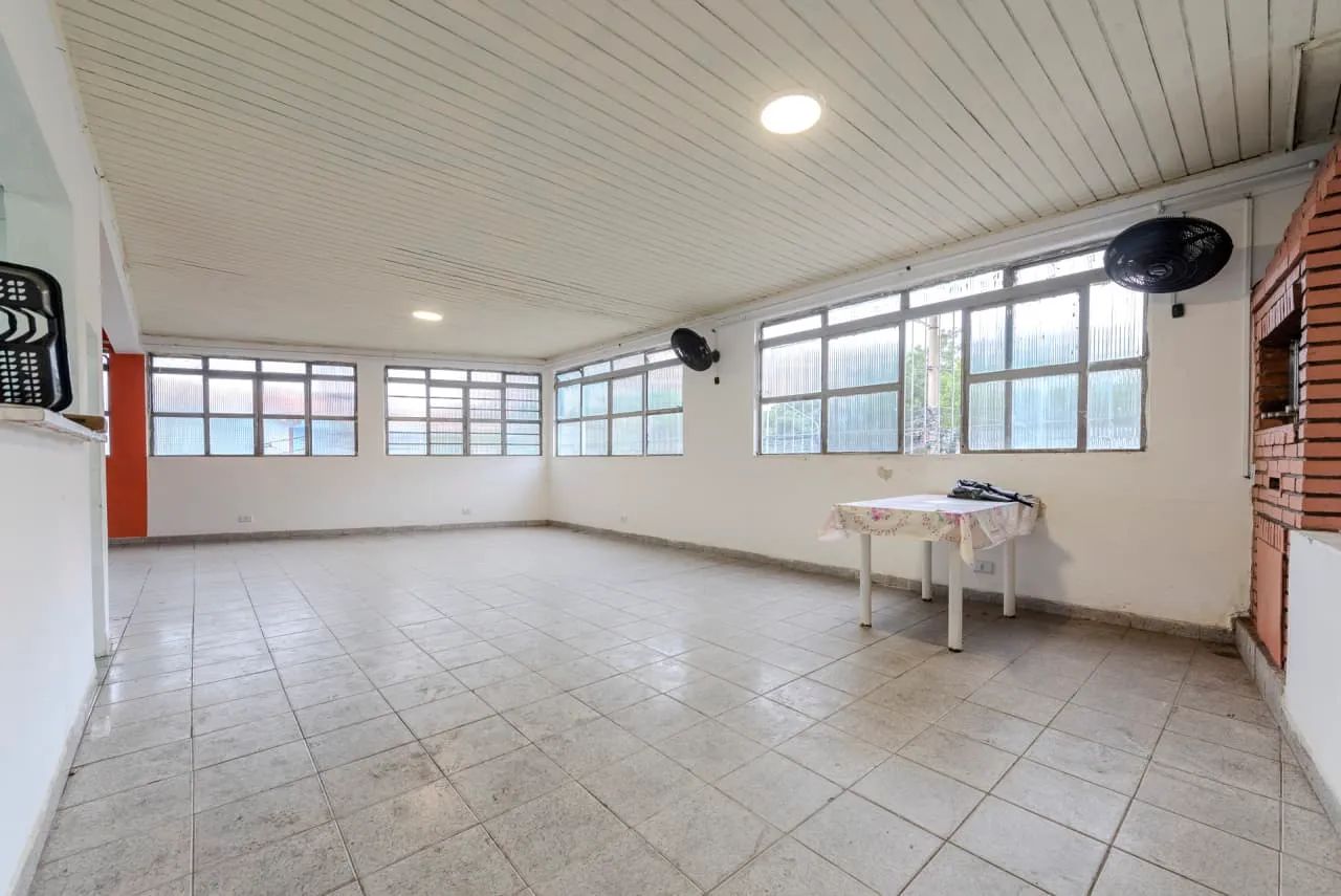 Loja na Estrada Morro dos Olhos D'Agua, 2  170 m²