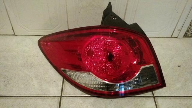Lanterna traseira esquerda cruze Hatch
