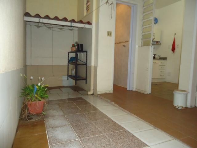 Casa geminada no melhor ponto do bairro! - Foto 9