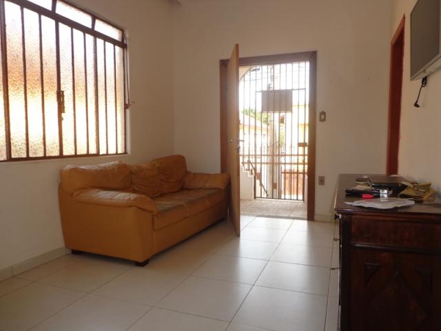 Casa em excelente localização , próximo a comércio variado. - Foto 3
