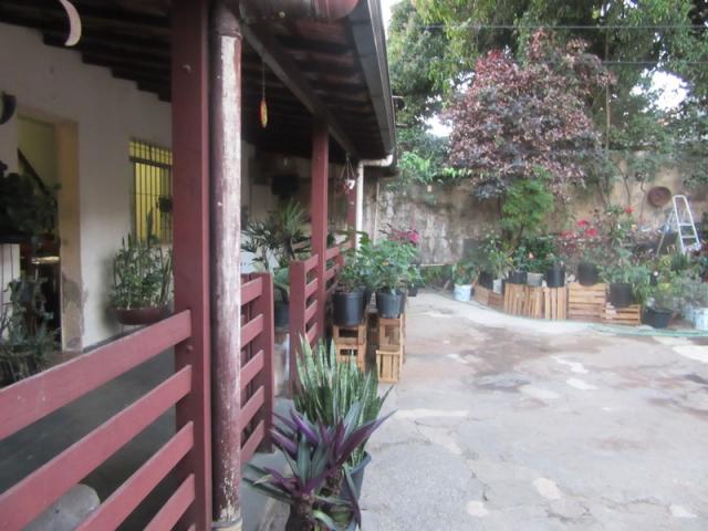 Lote 420m² com duas casas! confira!