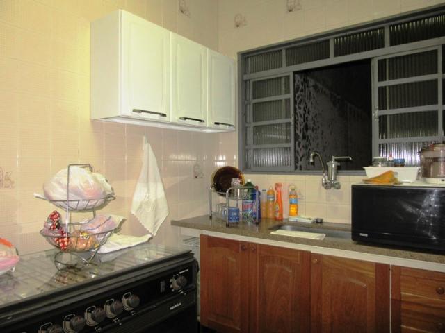 Excelente casa. 03 pavimentos, com habite-se e ótima localização. - Foto 12