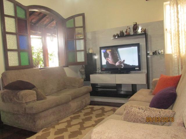 Rm imóveis vende. casa no melhor ponto do bairro, rua plana, casa estilo colonial, janelas