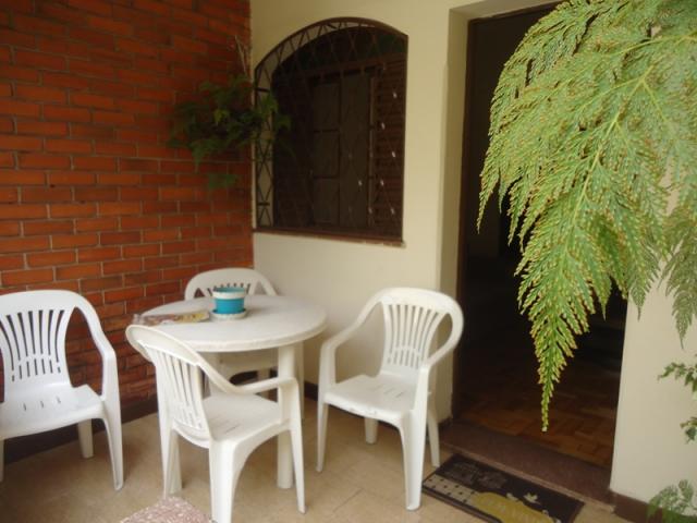 Casa bem conservada em ótima localização, próximo a rua padre eustáquio! - Foto 12