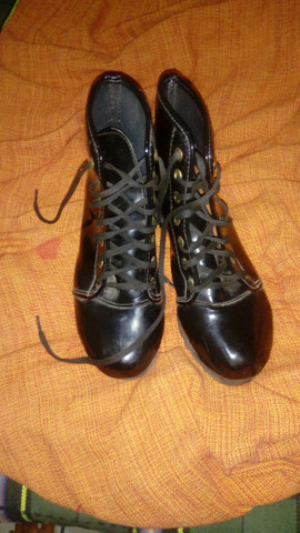 Coturno feminino