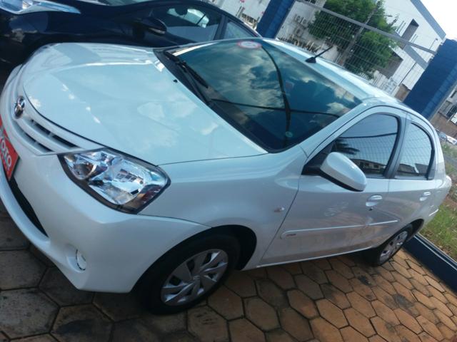 Etios sedan XS automático 16/17 - Foto 3