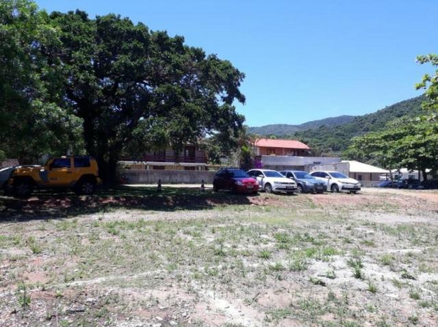 Terreno único na Praia da Armação, ótima localização, frente para a Avenida