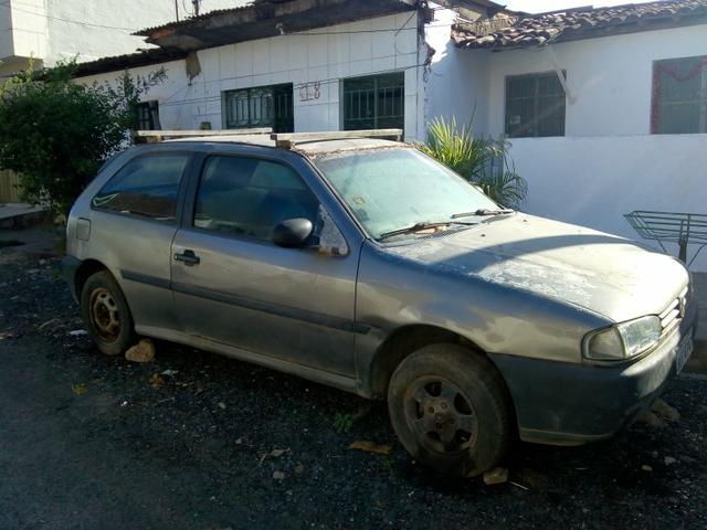 Carro 2 mil pra retirar peças. funcionando. Jardim Petrópolis 2