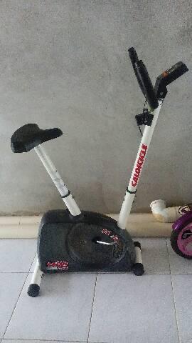 Vendo bicicleta ergométrica bem conservada! - Foto 2