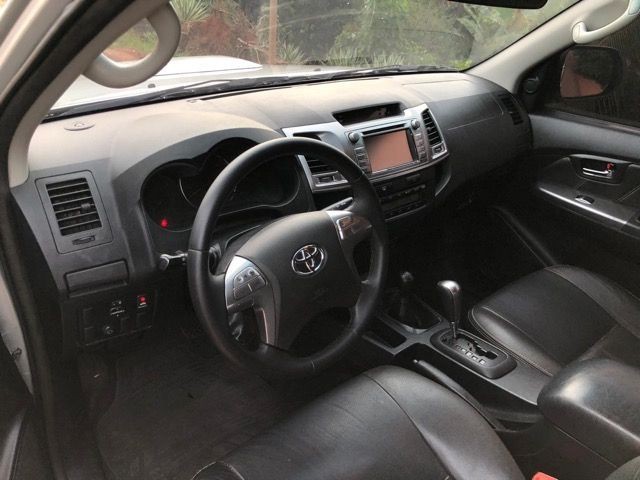 TOYOTA HILUX SRV DIESEL AUTOMÁTICA Ano 14/15 - Foto 11