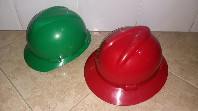 2 Capacetes de Segurança por 50 / Mas EPI V-gard com Jugular/ cada um 35,00