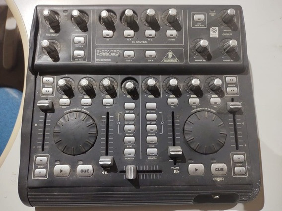 Controladora DJ Behringer BCD3000 |