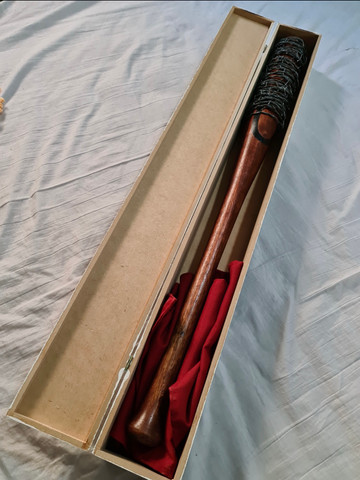 Duas Lucille Negan da série The Walking Dead - Foto 4