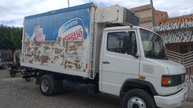 VENDE SE UM BAÚ REFRIGERADO