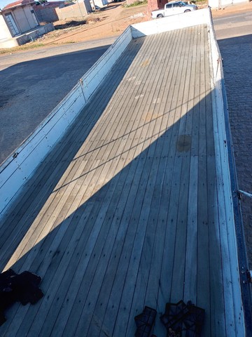 VW CONSTELETION 30 330