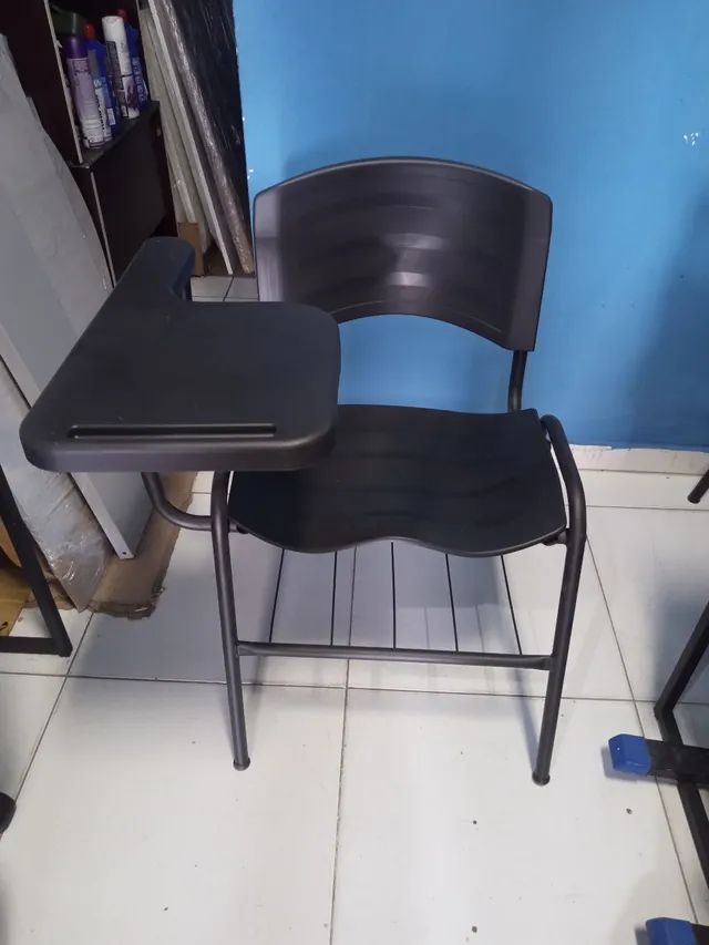 Cadeira escolar em polipropileno 
