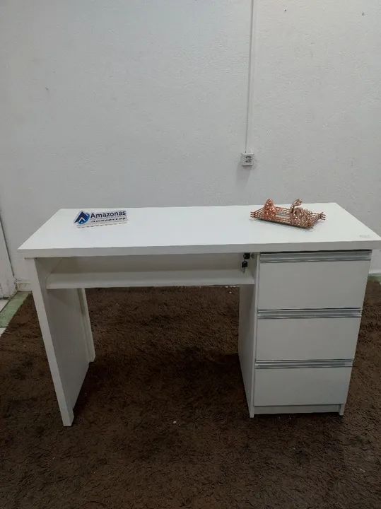 Mesa reta com  03 gavetas para manicure ?