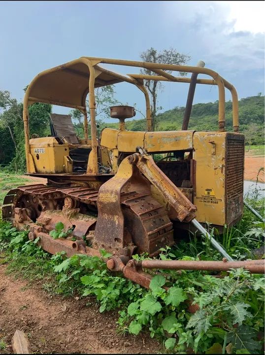 Trator de Esteira AD7B