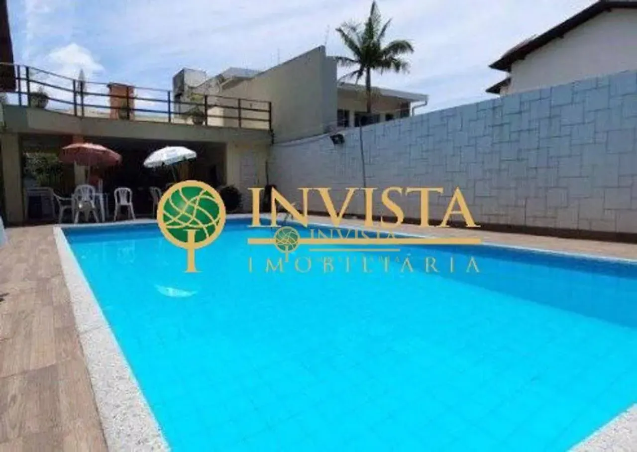 Piscina, sauna, churrasqueira, salão de jogos e 8 quartos à venda em Santa Mônica.