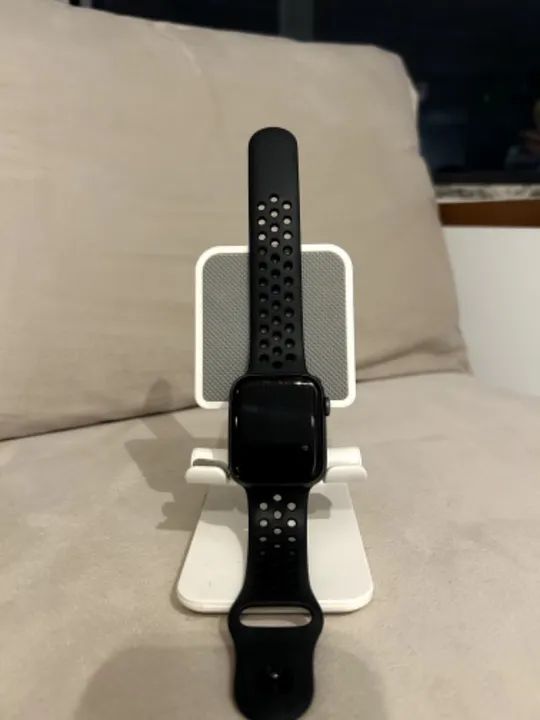 Apple orders Series 4 Nike+ Variant Silver 44 mm Smart Watch