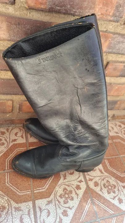 Botas de Couro - Estilo Clássico