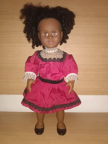 Figura Coleção Our Generation Boneca Negra rara ótimo estado