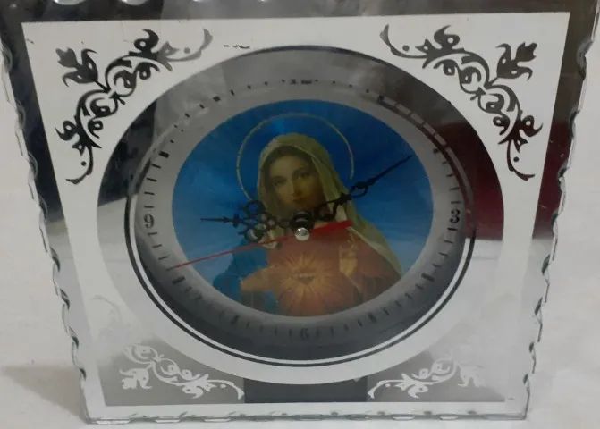 3 Itens: Relógio de mesa à pilha, Quadro da Santa Ceia e Escultura em resina. - Foto 3