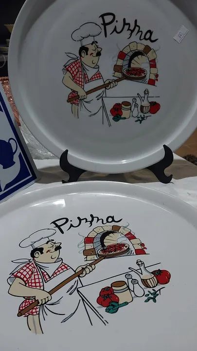 Antigos pratos de pizza