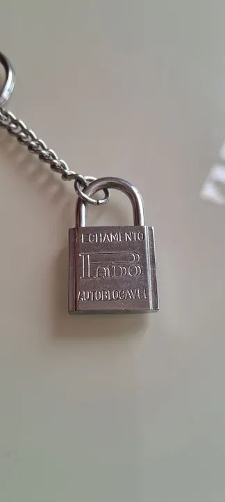 Chaveiro Cadeado de Metal Autoblocáve PADO