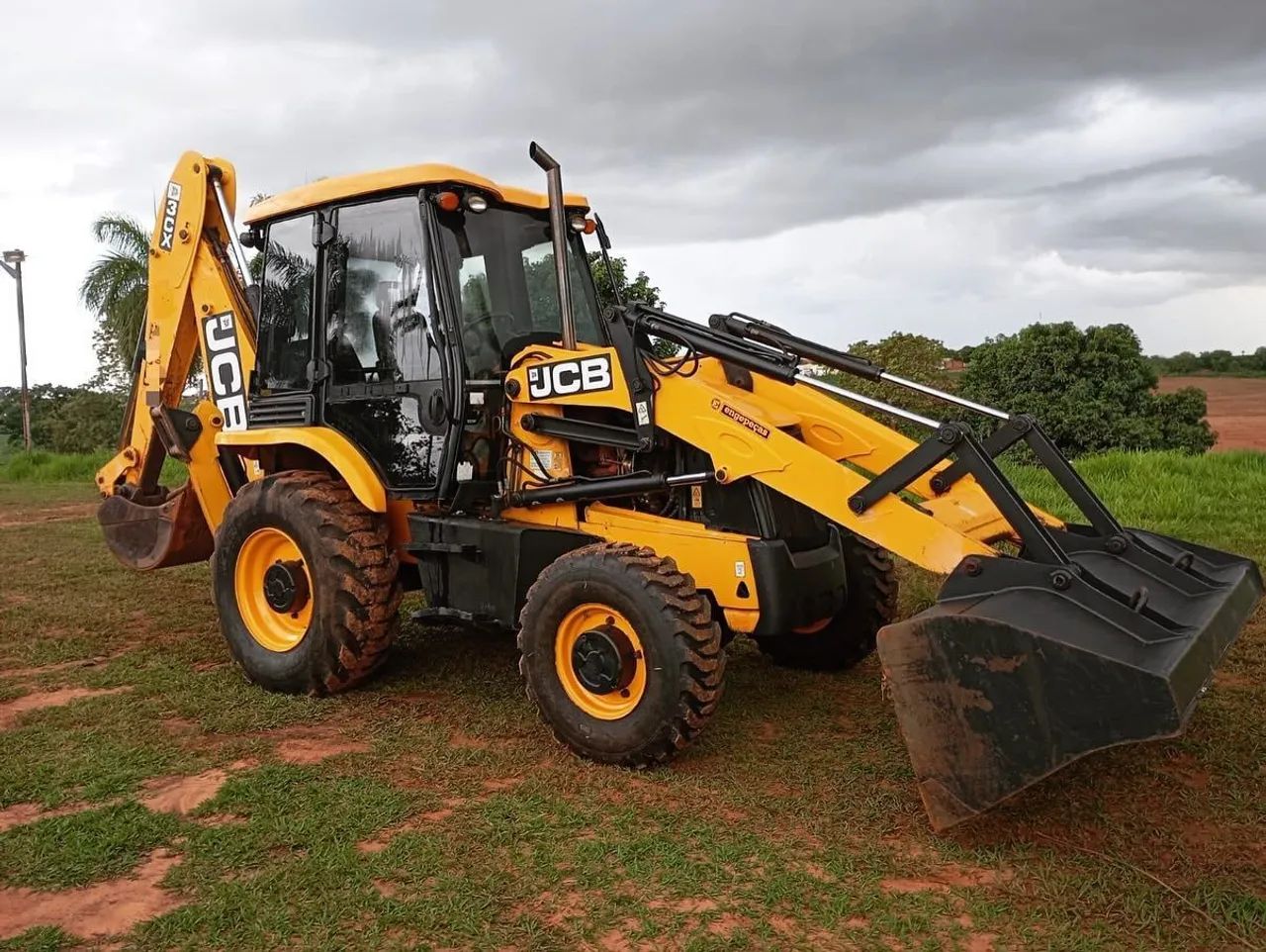 RETROESCAVADEIRA JCB3CX