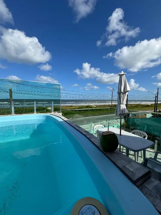 Casa na praia, Frente pro Mar, com Piscina.