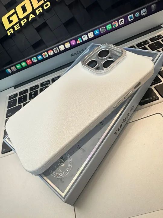 Case Premium Textura em Couro (iPhone) - Foto 4