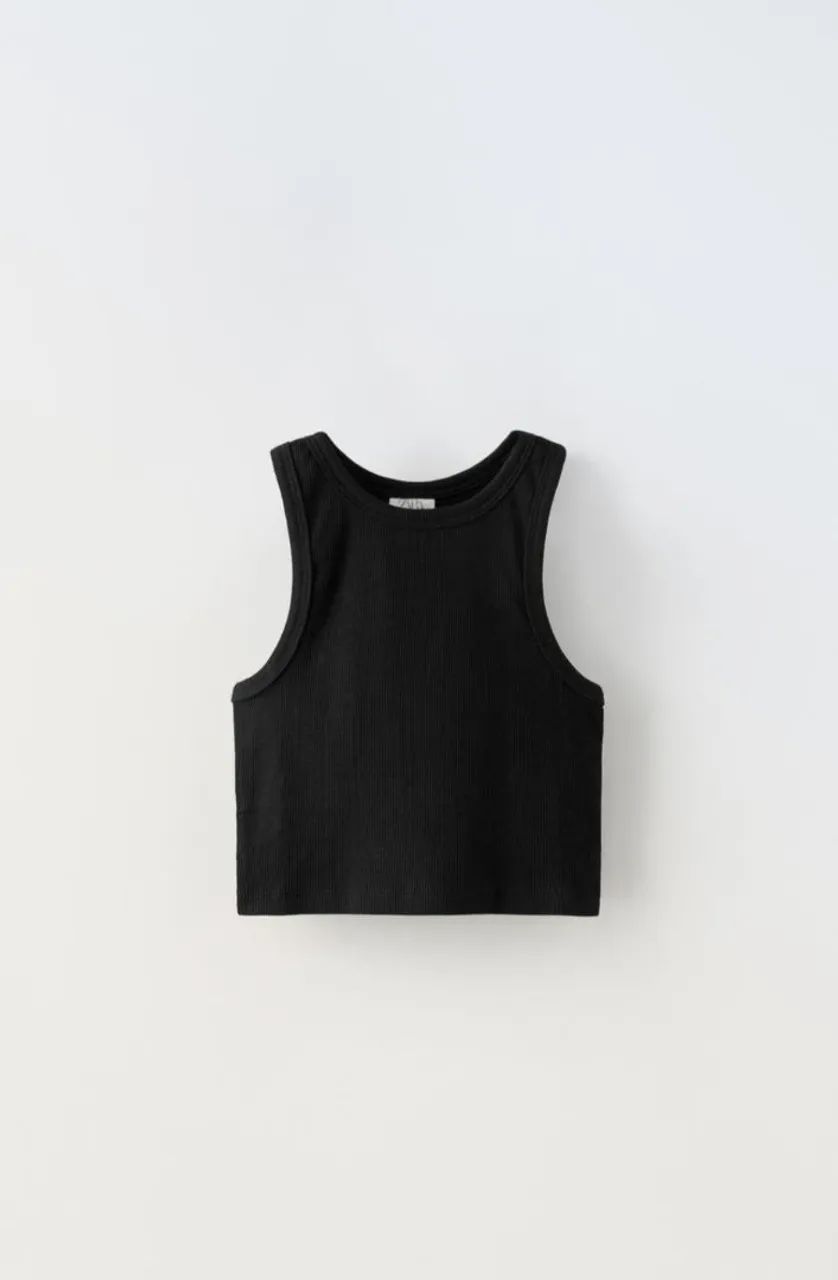 Vendo essa regata da Zara na cor vermelha 