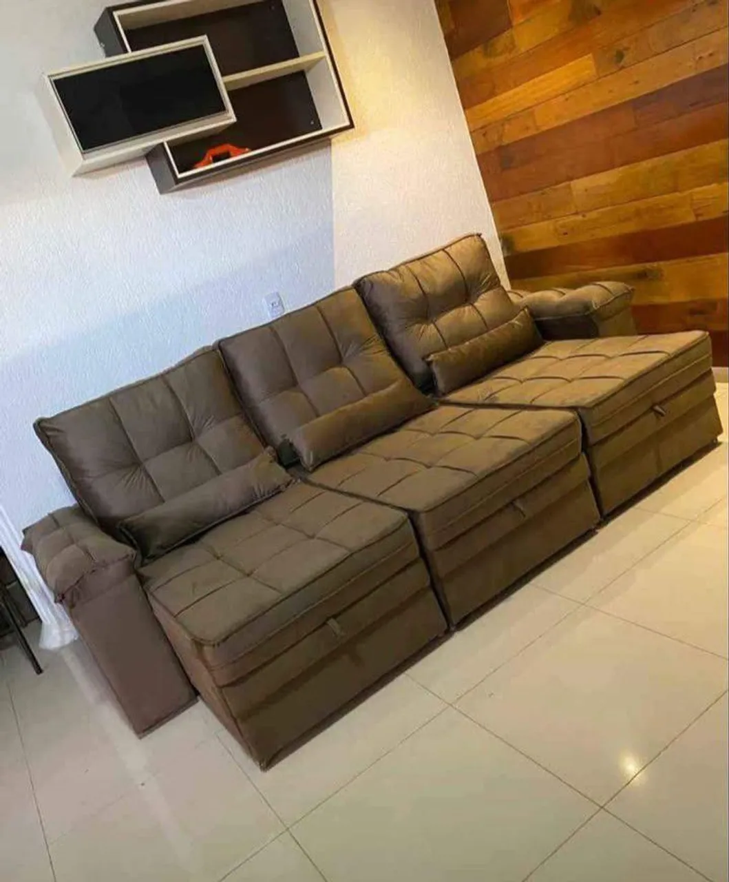 Sofá retrátil e reclinável Modular Confortável e Moderno vai com molas no assento.