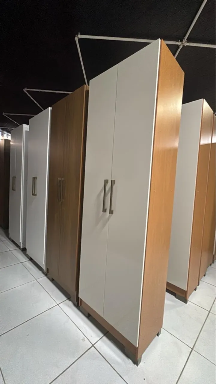 Guarda-Roupas Moderno e Espaçoso