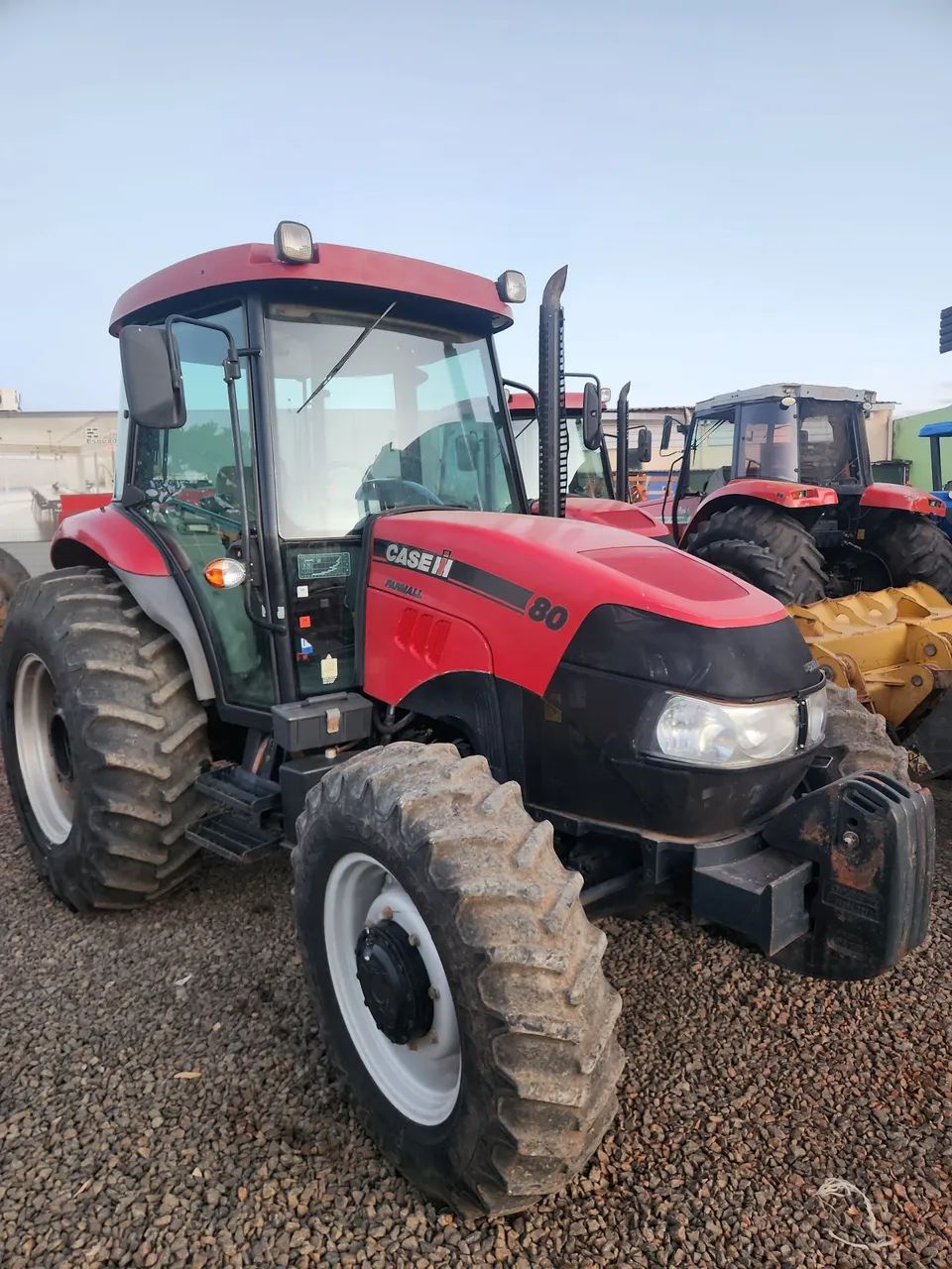 Trator Case Farmall 80 - Potência e Eficiência!