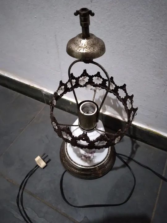 Abajur de porcelana antigo  - Foto 4