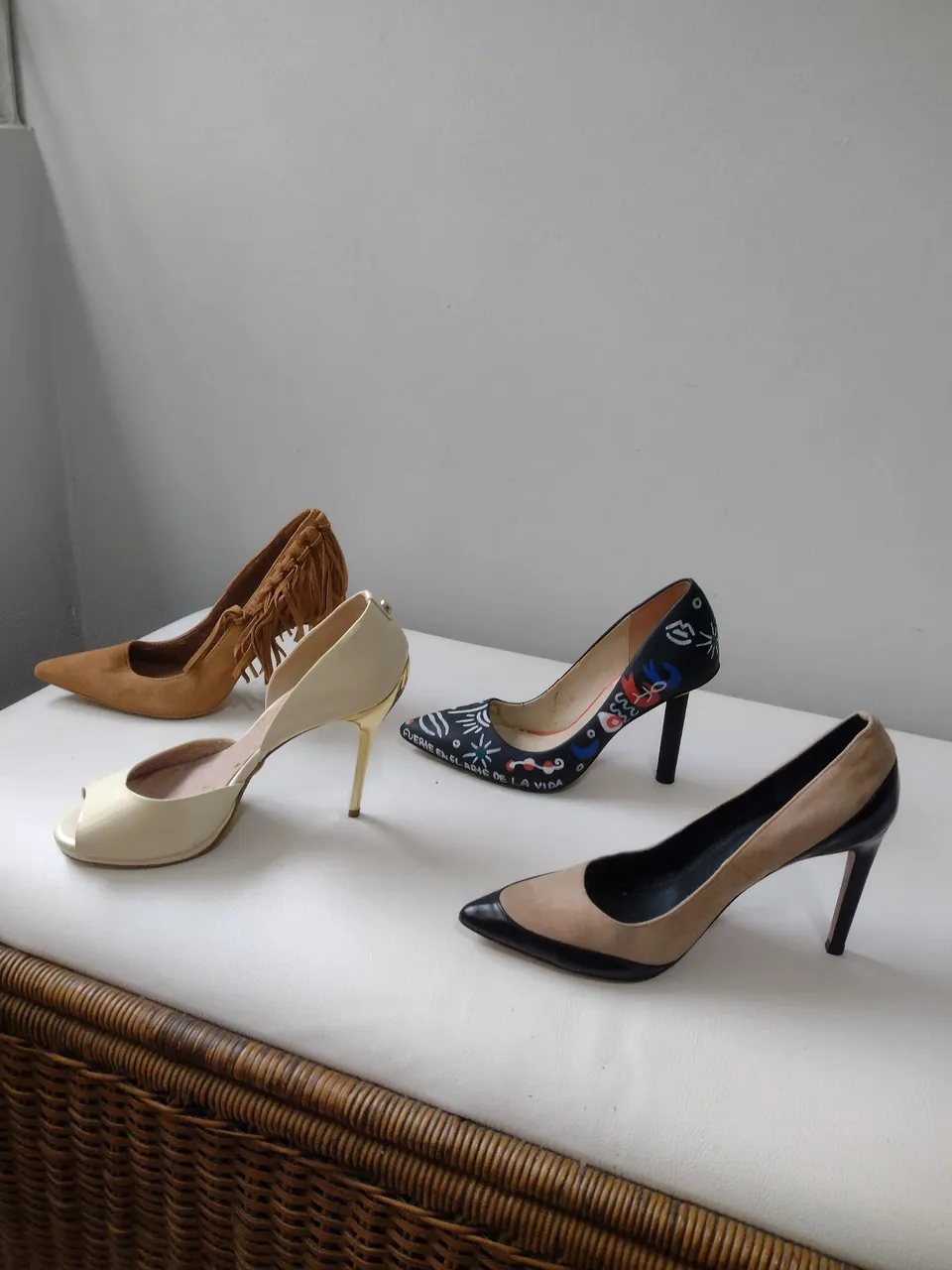 Sapatos de Salto Alto Elegantes e Coloridos