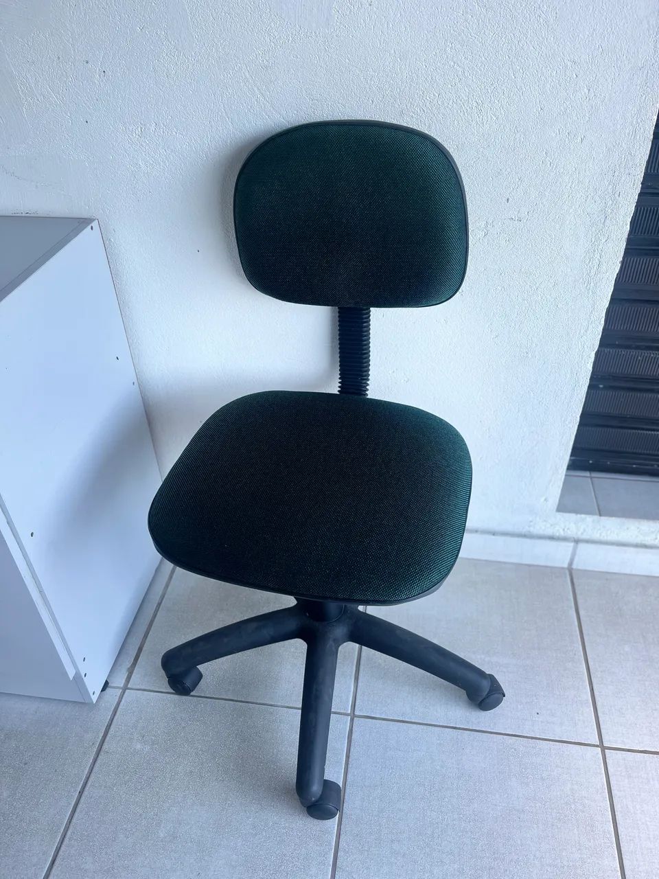 cadeiras e longarinas de todos os modelos e lugares e cores  - Foto 4
