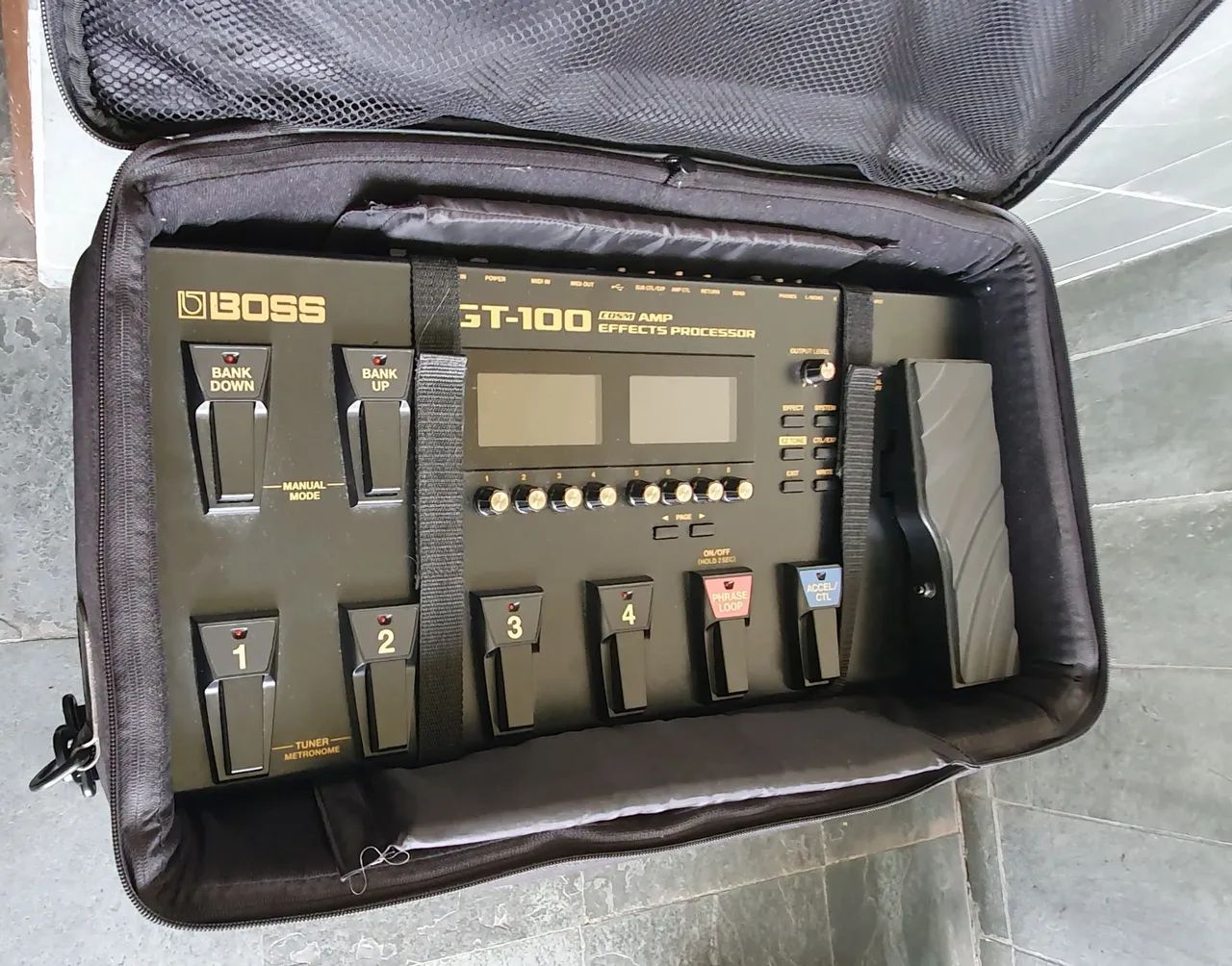 Pedaleira de Efeito Boss Cosm Effects Processor GT100