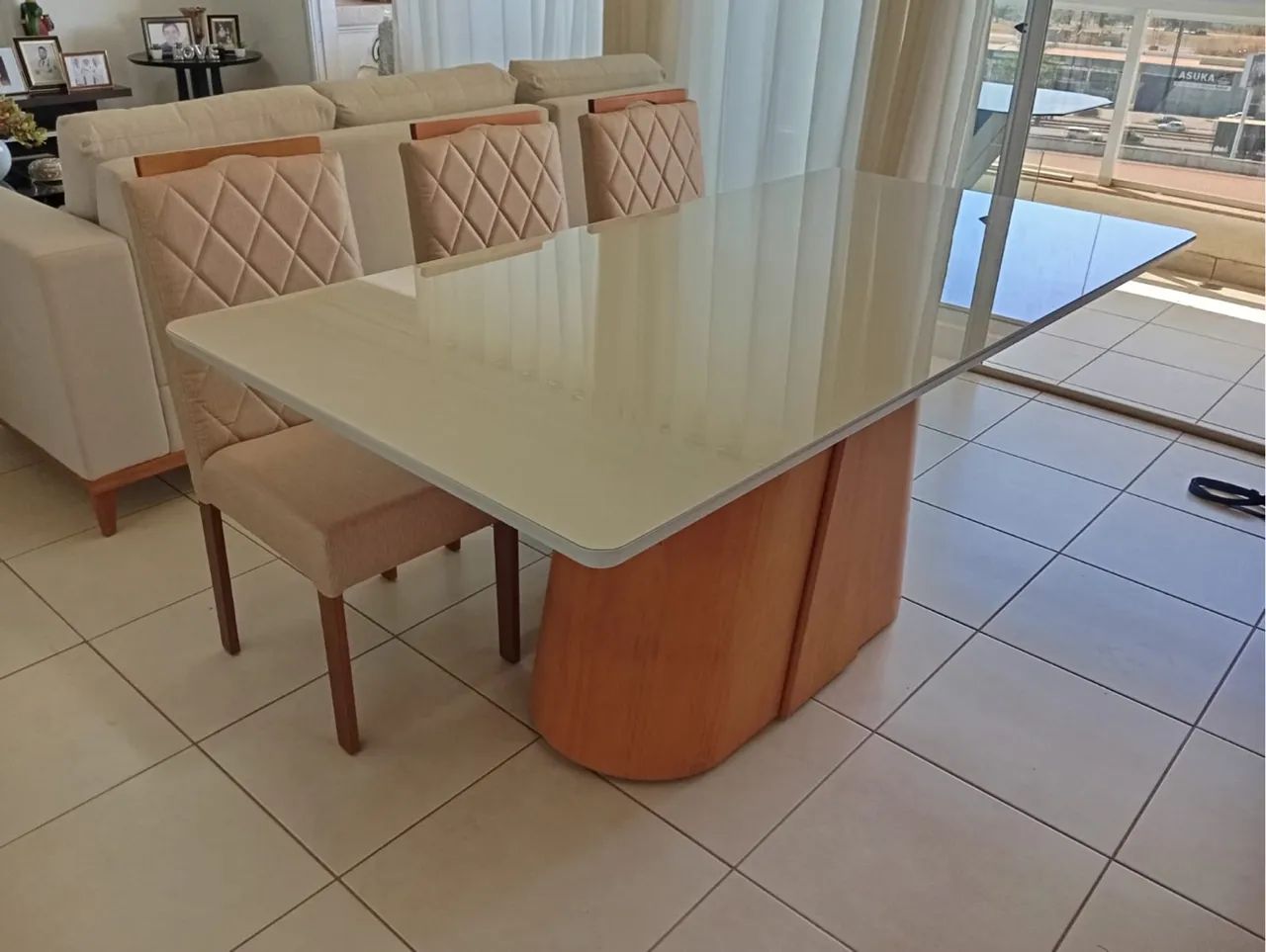 Conjunto de Mesa de Jantar madeira com 4 Cadeiras Estofadas - Foto 2