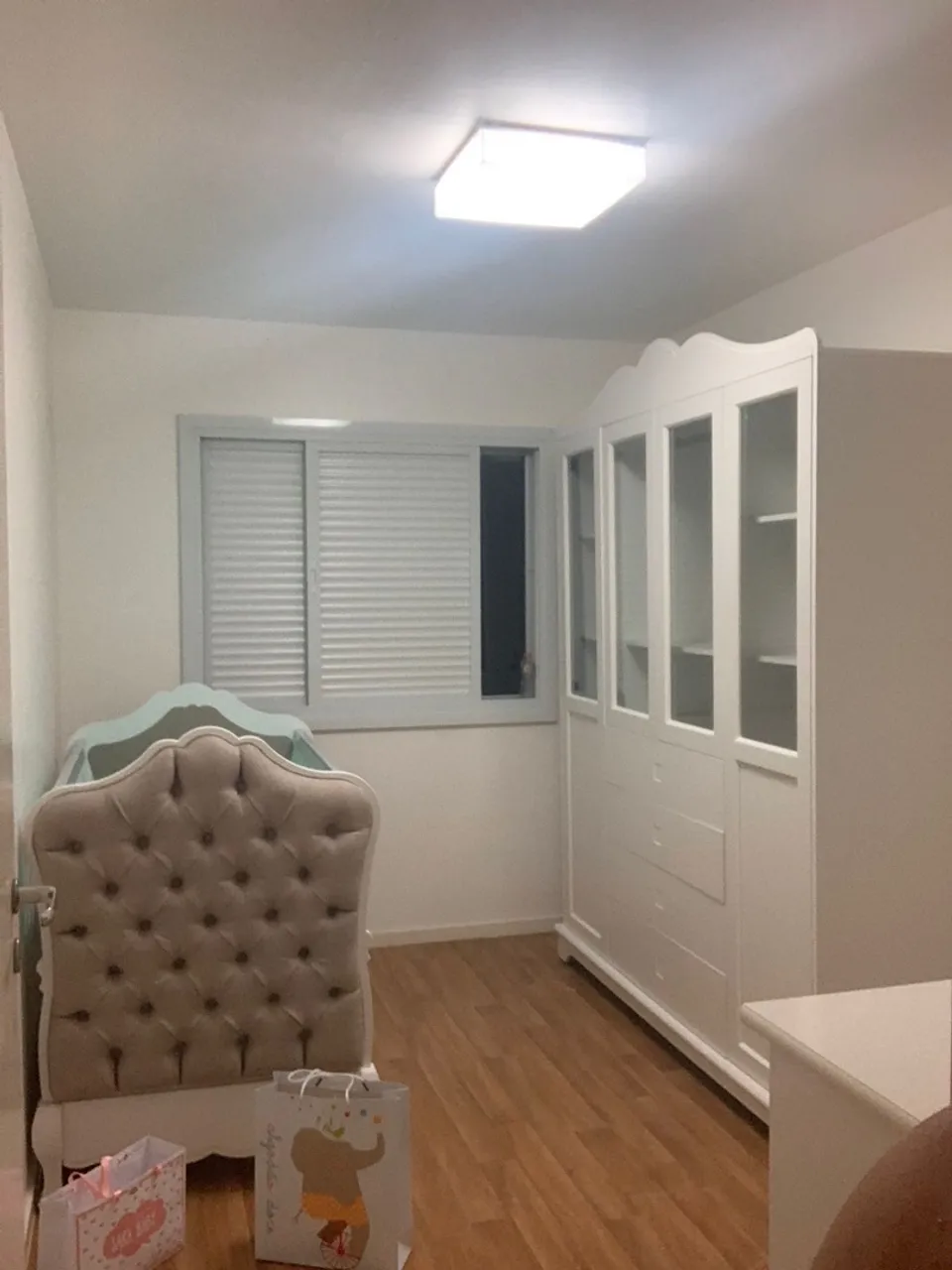 Quarto de bebê completo: Berço, cômoda e guarda-roupa