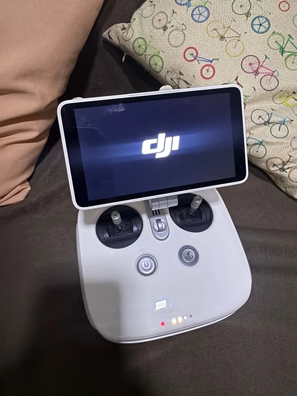 Controle Remoto DJI Phantom 4 PROV2 com tela integrada GL300K - Foto 3