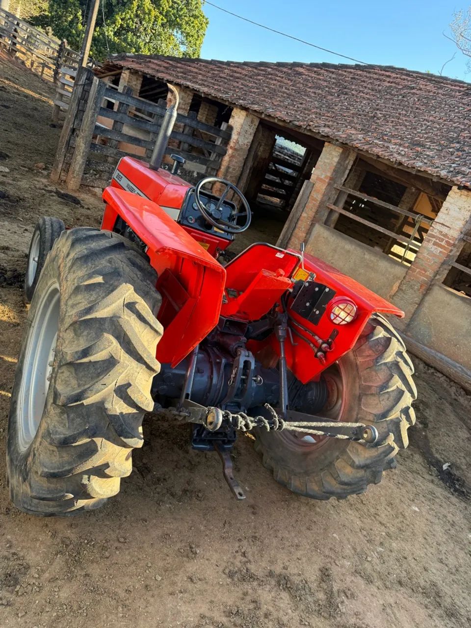 Trator Massey Ferguson 265 com direção hidráulica e freio banhado comando  - Foto 2
