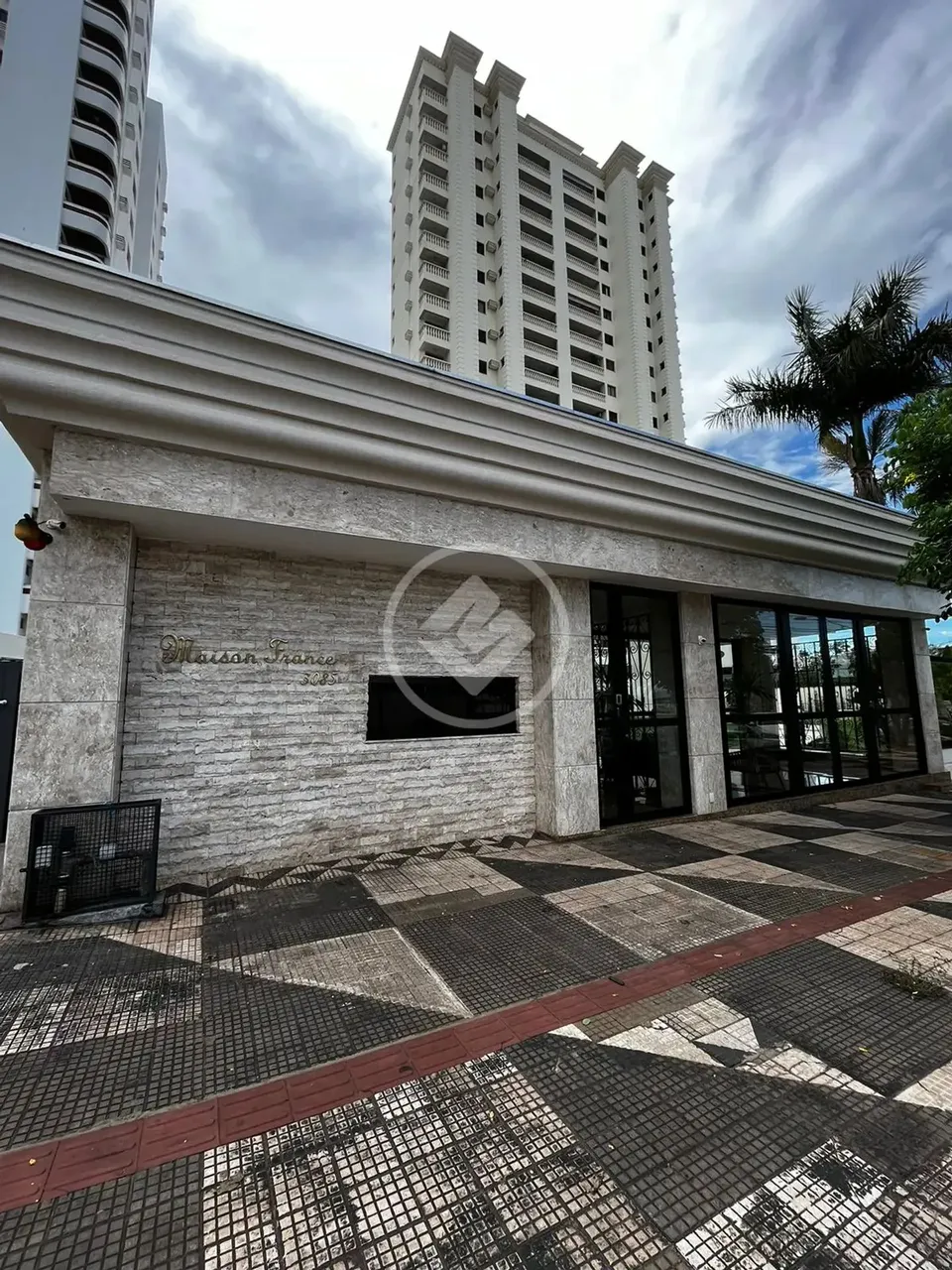Apartamento 5 suítes em frente shopping pantanal. codigo: 61480