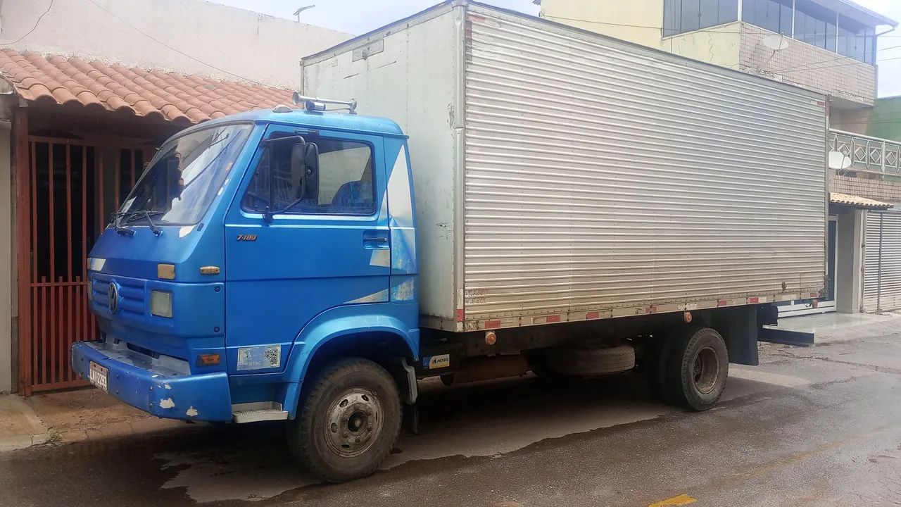 Faço frete caminhão Truck e 3/4 Baú.