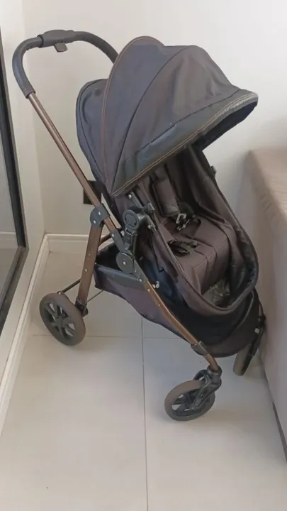 Carrinho de bebê para passeio