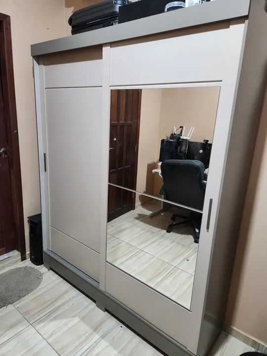 Vendo guarda-roupa semi novo