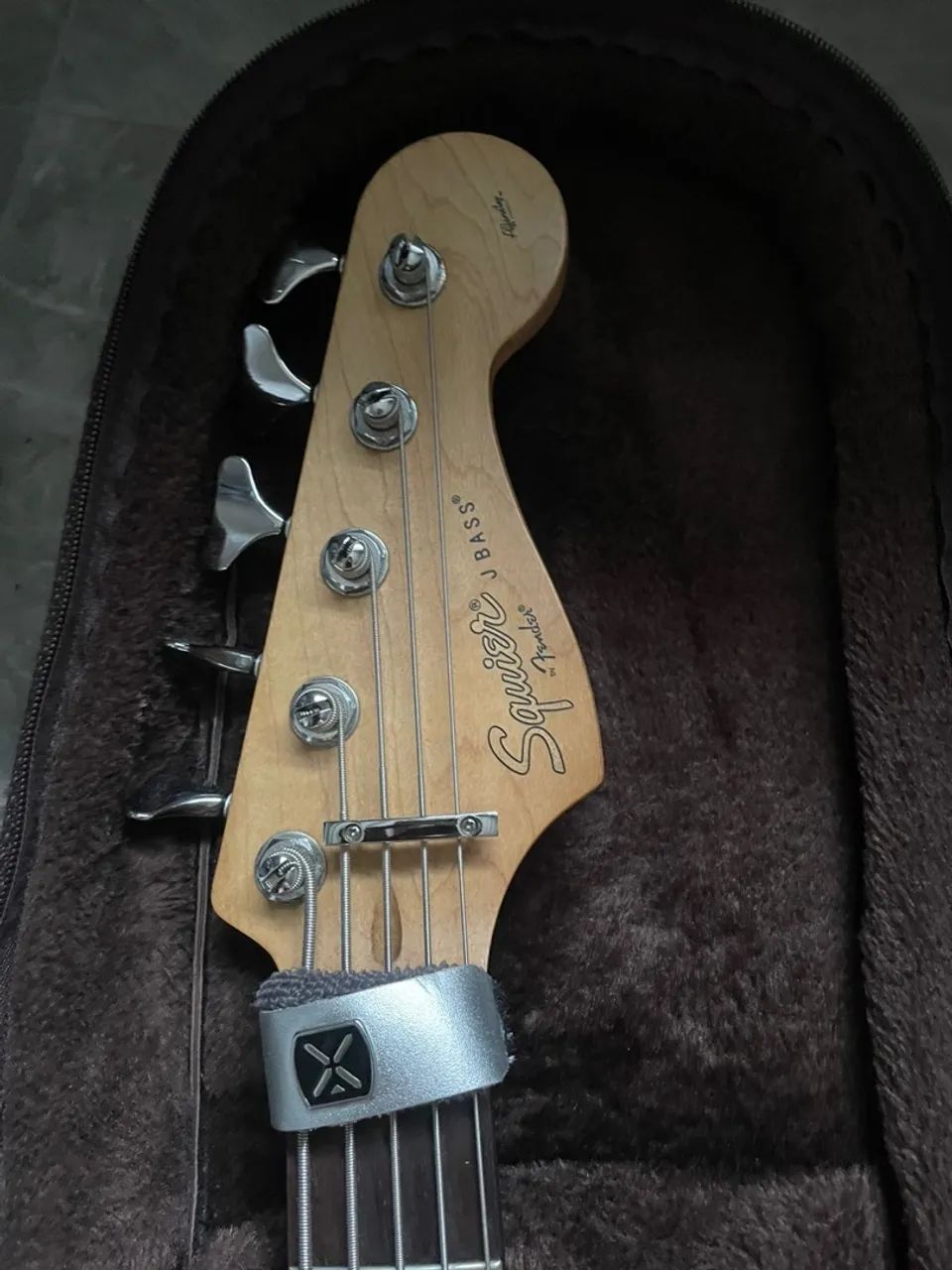 Baixo Squier Jazz Bass V cordas 